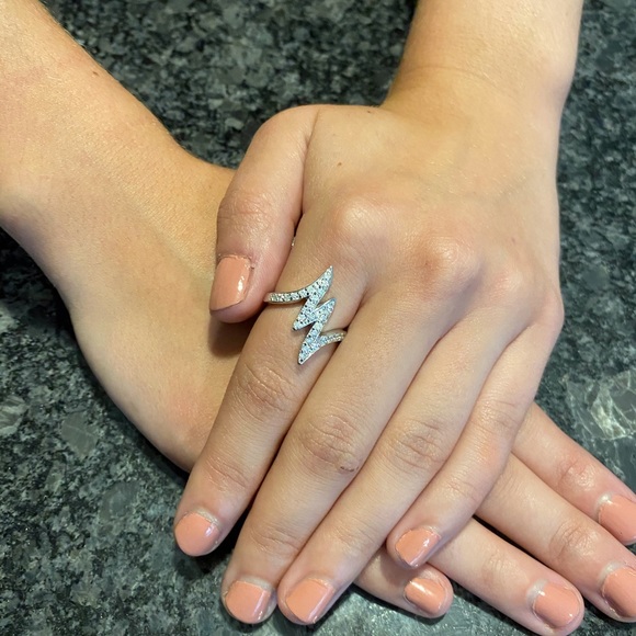 Sterling Silver Cz Zig Zag Ring - Picture 7 of 16